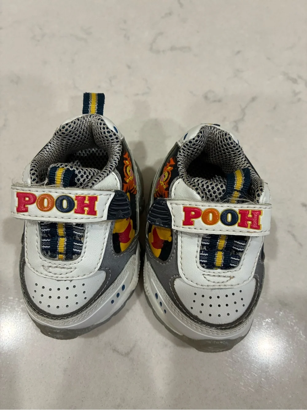Vintage Disney Winnie the Pooh & Tigger baby tennis shoes 🐻🤍🍯🐝 So cute! Size 1